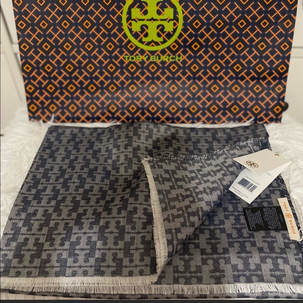 Authentic Tory Burch Mosaic Logo Jacquard Scarf Tory Navy/New Ivory